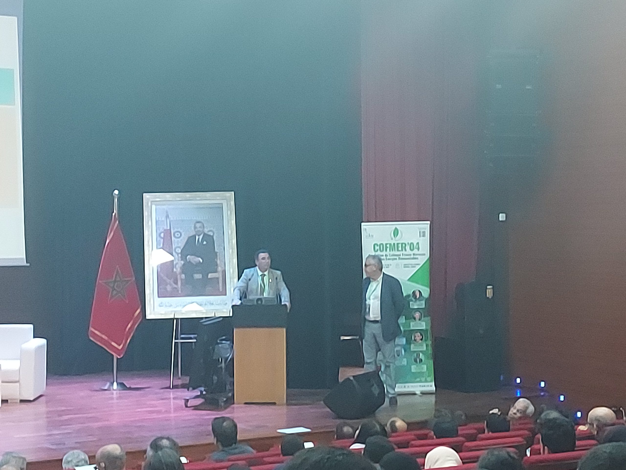 الأستاذ عادل بجامعة ابن طفيل من فريق الرئاسة عضو فاعل في إنجاح الدورة الرابعة COFMER"04"