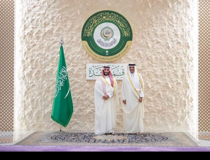صورة تذكارية ما بين ولي العهد السعودي محمد بنسلمان وأمير قطر 