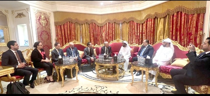 بن حم يجتمع مع مسؤولين ببنك التجاري 