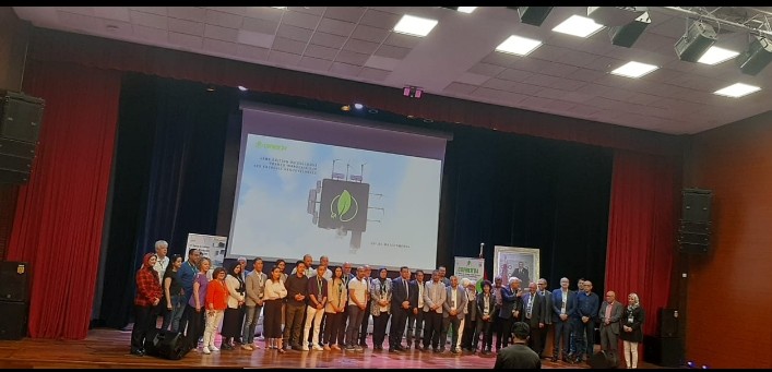 صورة جماعية في الندوة 