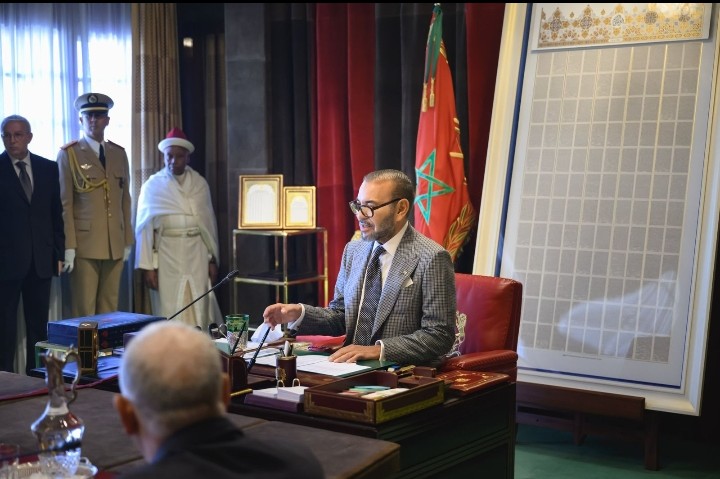 جلالة الملك في جلسة عمل مع اللجنة الوزارة لاعادة تأهيل منطقة الحوز