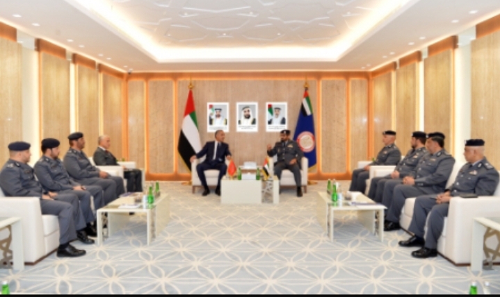 المدير العام للادارة العامة للامن الوطني مدير مدرية مراقبة التراب الوطني يجري مباحثات مع نظيره الاماراتي